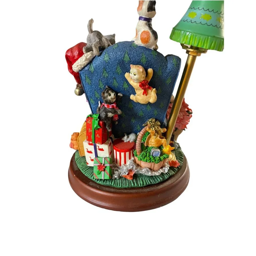 Cat reading to kittens Christmas - Picture 3 of 6